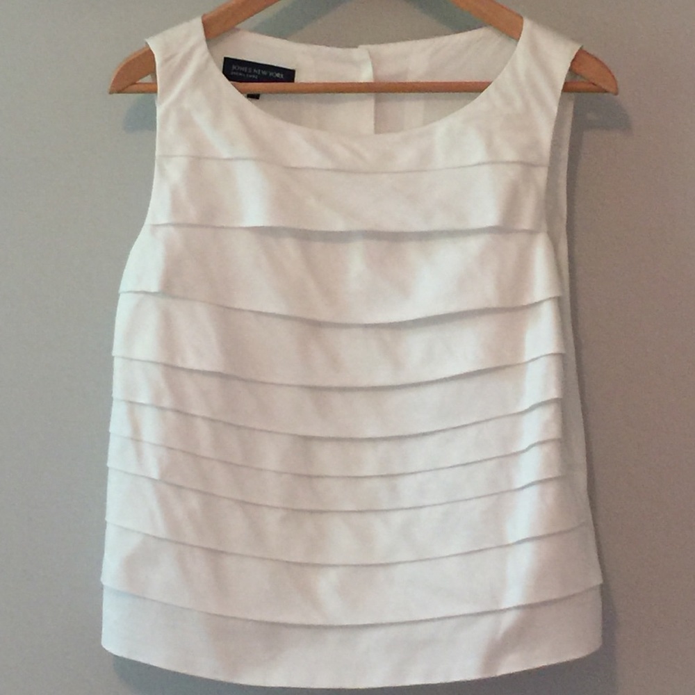 Jones New York tailored top, pleated front, EUC, L